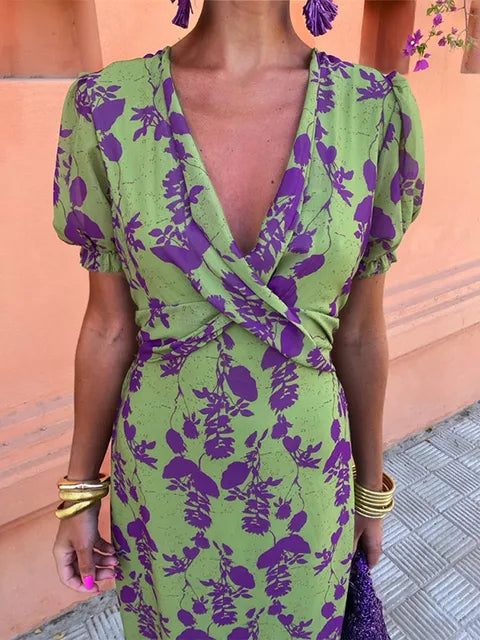 Lucinda - Boho V-Neck Floral Pleated Dress